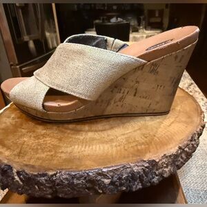 Dr. Scholl's Gold & Tan Cork Wedge Sandals. 8.5